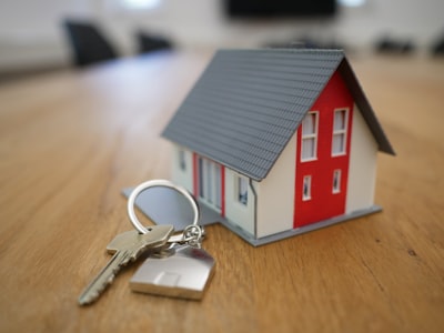 🏡 *3 BEDROOM HOUSE FOR SALE @ ADENTA HOUSING DOWN* 🏡. ▪️3 bedrooms ensuite. ▪️Outer House. ▪️ Living area. ▪️ Kitchen. ▪️ Dinning room. ▪️ Guest washroom. Land size:103/100. Document:Land Title. 📍 Adenta Housing Down,3-5 minutes drive from Adenta Barrier.