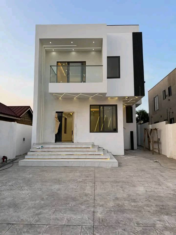 EXECUTIVE 3BEDROOM DETACHED HOUSE@ EAST LEGON HILL