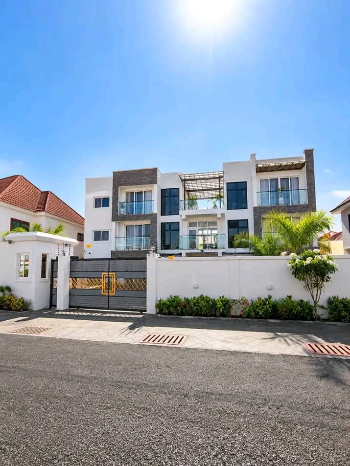 FOR SALE | LUXURY FULLY FURNISHED 3-BEDROOM APARTMENT!