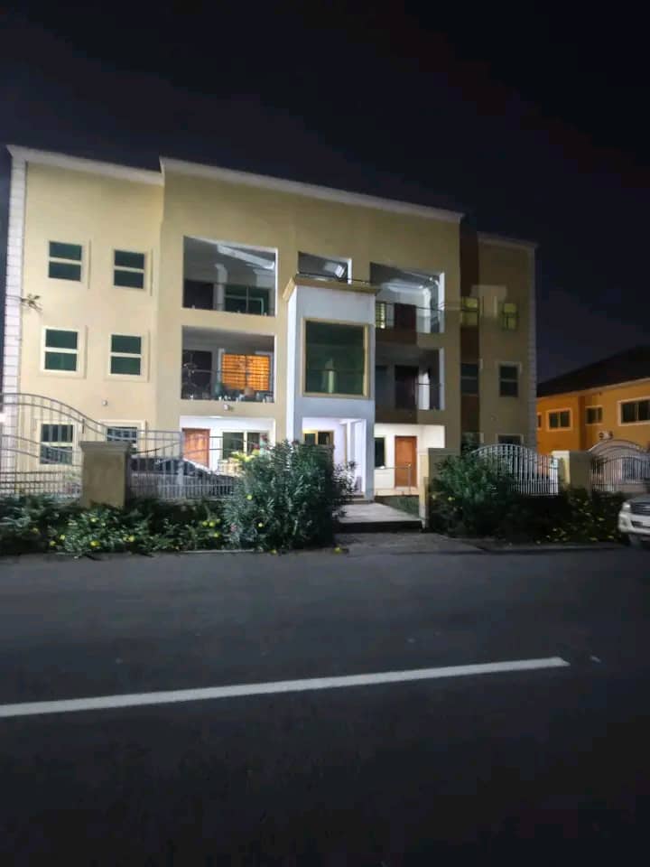 LUXURY 3 BEDROOM APARTMENT@ BURMA HILL