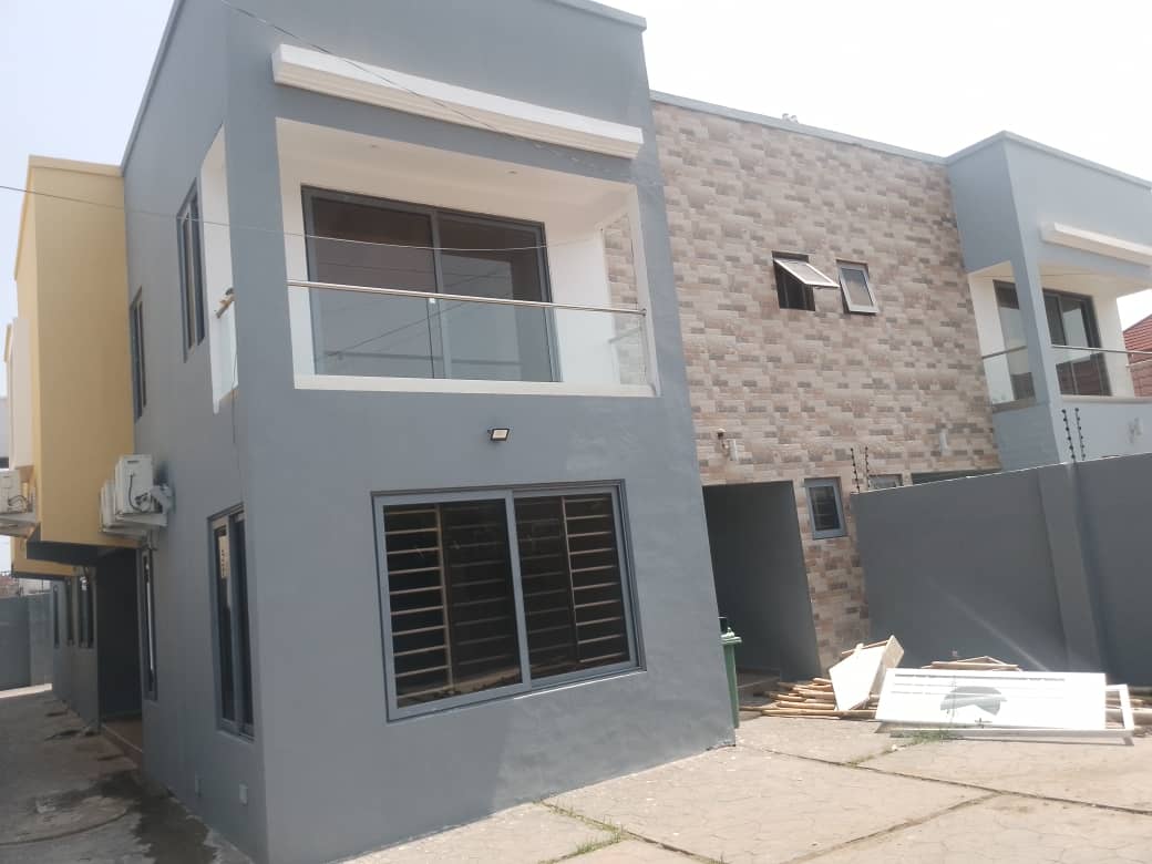EXECUTIVE 4-BEDROOM HOUSE FOR RENT