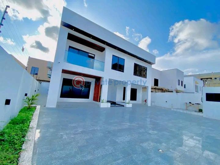 Executive 5 Bedroom Townhouse