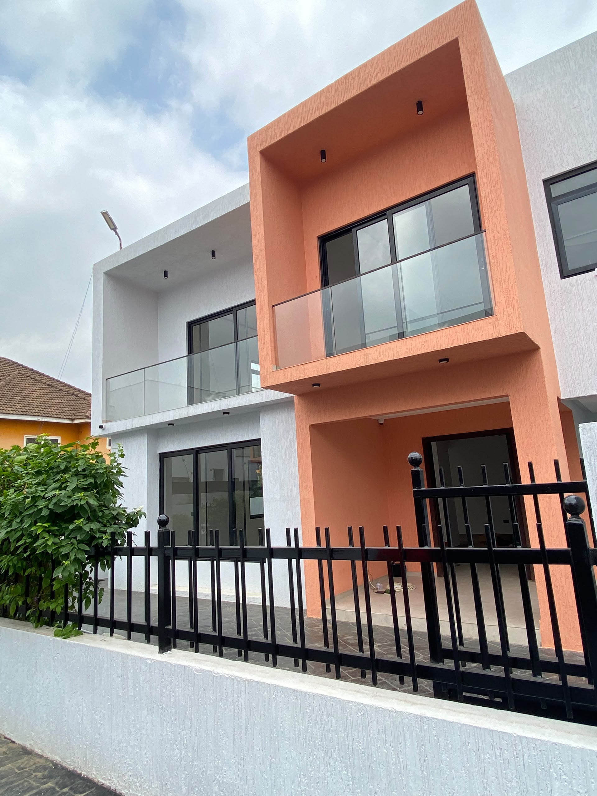 MODERN 4BEDROOM TOWNHOUSE FOR SALE@ ADJRINGANOR