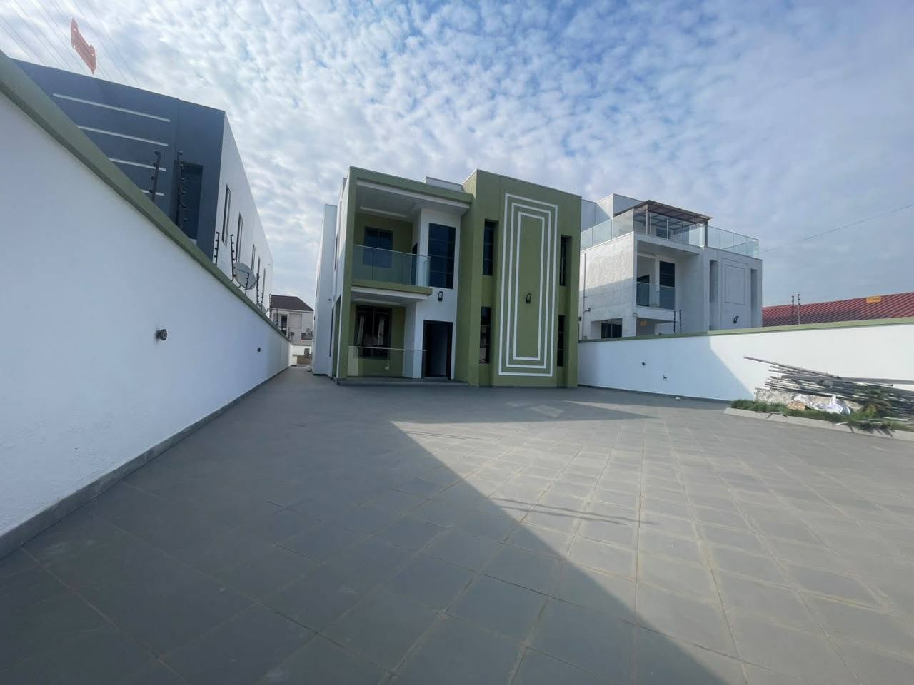 MODERN 4 BEDROOM HOUSE@ EAST LEGON