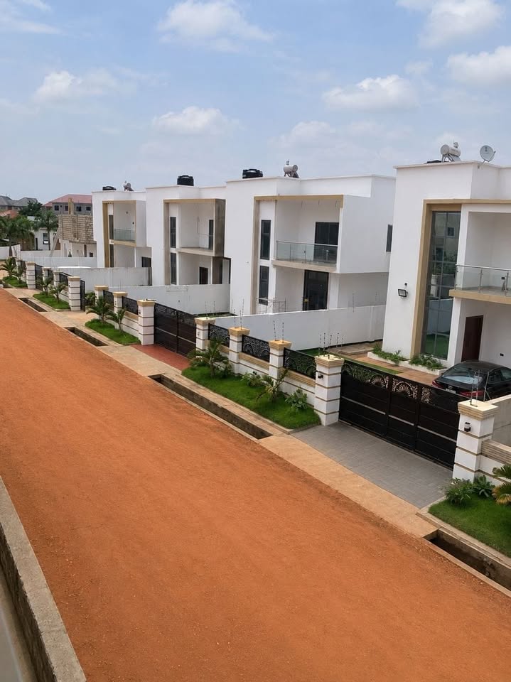SALE: 3 BEDROOM DETACHED HOUSE@ SPINTEX COMM.18