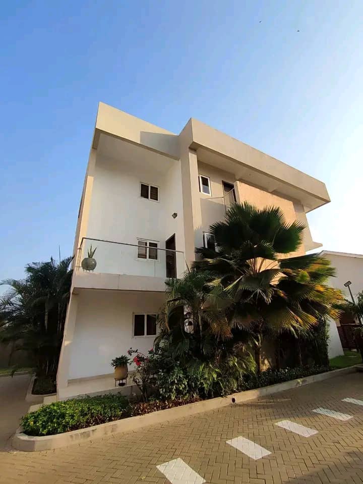 REN:4 BEDROOM TOWNHOUSE@ CANTONMENT