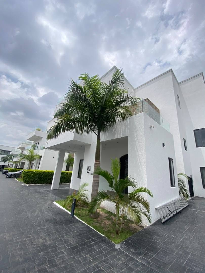 LUXURY 3-BEDROOM TOWNHOUSE + BQ FOR SALE IN EAST LEGON, ACCRA!